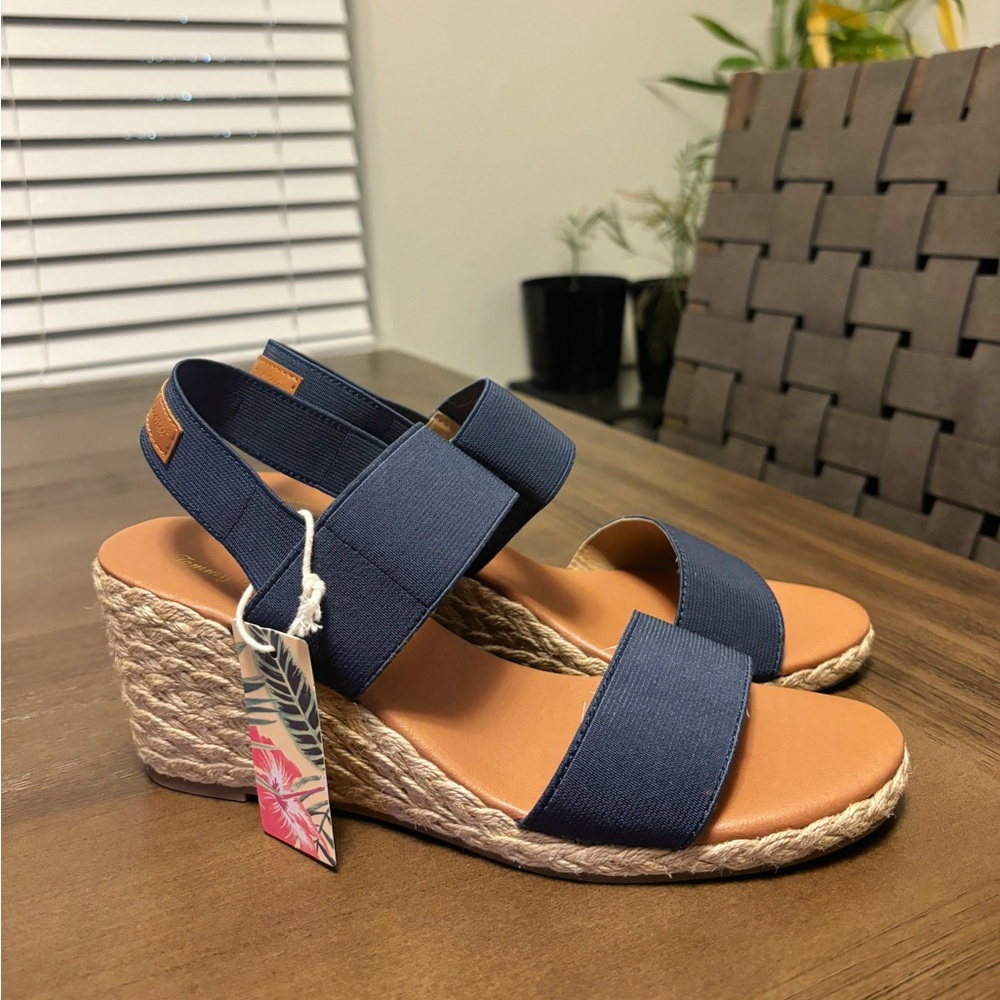 Tommy Bahama Wedge Sandals